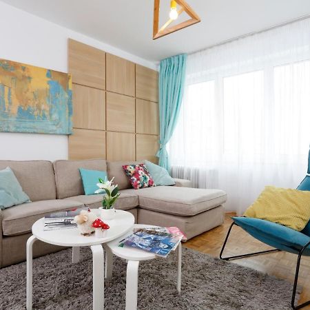 Lovely 2 Bedroom Apartment Near Old Town Bukares Bagian luar foto