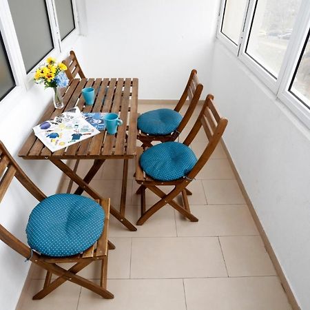 Lovely 2 Bedroom Apartment Near Old Town Bukares Bagian luar foto