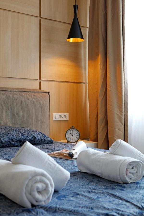 Lovely 2 Bedroom Apartment Near Old Town Bukares Bagian luar foto