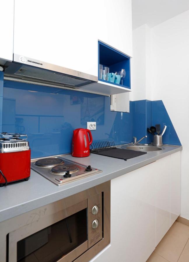 Lovely 2 Bedroom Apartment Near Old Town Bukares Bagian luar foto