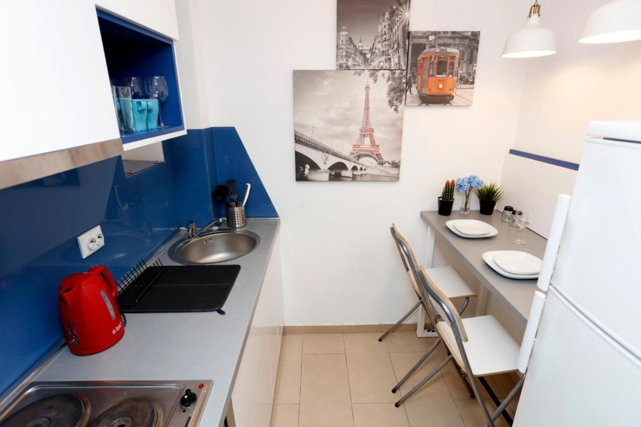Lovely 2 Bedroom Apartment Near Old Town Bukares Bagian luar foto