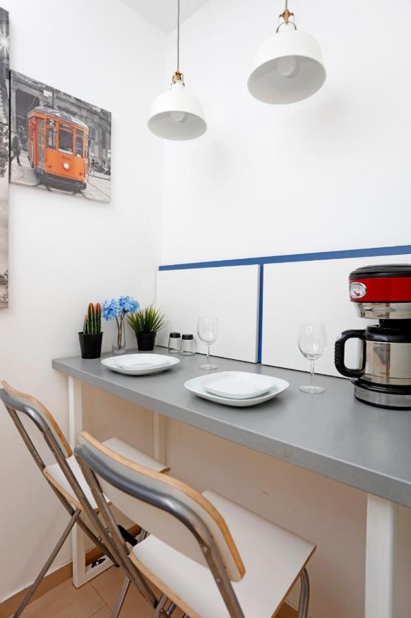 Lovely 2 Bedroom Apartment Near Old Town Bukares Bagian luar foto